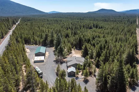 18142 Highway 58, Crescent Lake, OR 97733