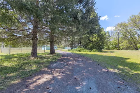 637 Covered Bridge Rd, Rogue River, OR 97537