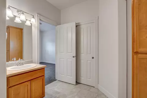 Bath - 108 Sandridge Way, Eagle Point, OR 97524 photo 3 of 7