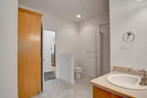 Bath - 108 Sandridge Way, Eagle Point, OR 97524 photo 2 of 7