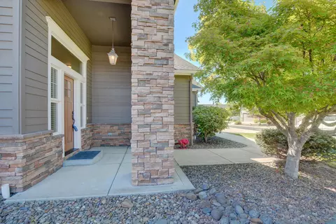 Exterior - 108 Sandridge Way, Eagle Point, OR 97524 photo 11 of 13