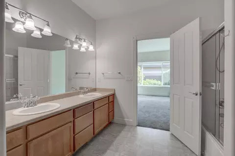 Bath - 108 Sandridge Way, Eagle Point, OR 97524 photo 7 of 7
