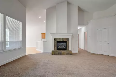 Living - 108 Sandridge Way, Eagle Point, OR 97524 photo 6 of 7