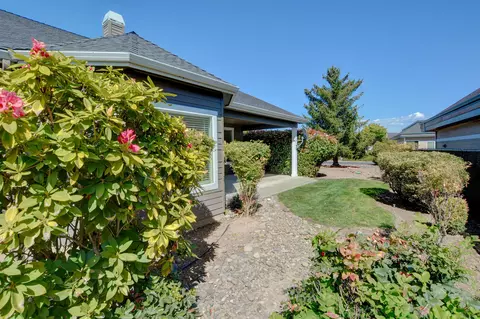 Exterior - 108 Sandridge Way, Eagle Point, OR 97524 photo 7 of 13
