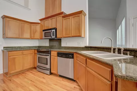 Kitchen - 108 Sandridge Way, Eagle Point, OR 97524 photo 7 of 8