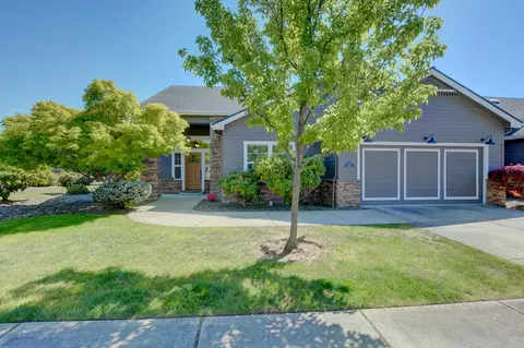 Exterior - 108 Sandridge Way, Eagle Point, OR 97524 photo 2 of 13