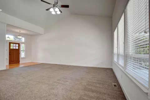 Living - 108 Sandridge Way, Eagle Point, OR 97524 photo 5 of 7