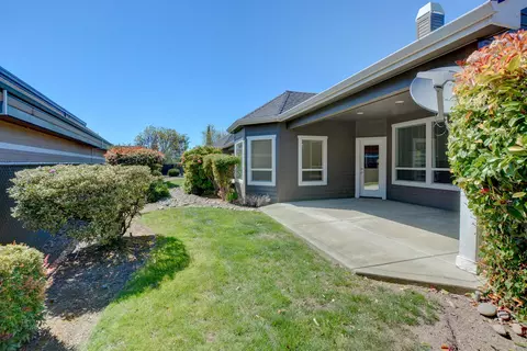 Exterior - 108 Sandridge Way, Eagle Point, OR 97524 photo 5 of 13