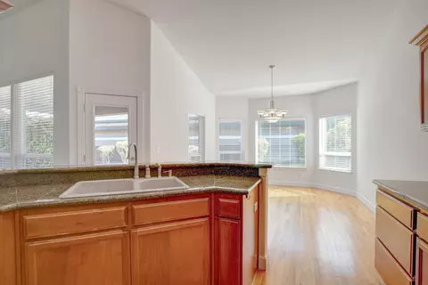 Kitchen - 108 Sandridge Way, Eagle Point, OR 97524 photo 4 of 8