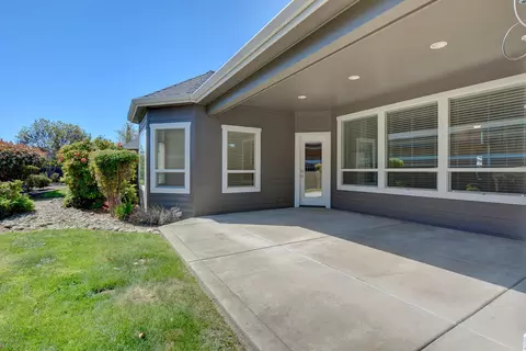 Exterior - 108 Sandridge Way, Eagle Point, OR 97524 photo 9 of 13