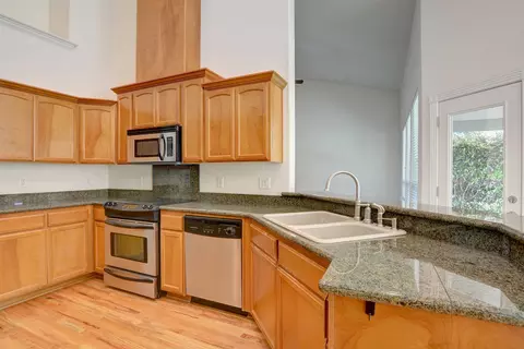 Kitchen - 108 Sandridge Way, Eagle Point, OR 97524 photo 3 of 8