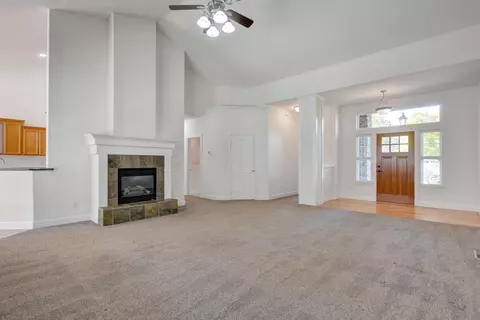 Living - 108 Sandridge Way, Eagle Point, OR 97524 photo 4 of 7