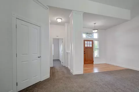 Entry Way - 108 Sandridge Way, Eagle Point, OR 97524 photo 2 of 3