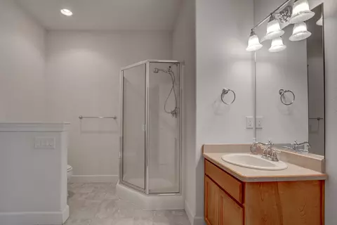 Bath - 108 Sandridge Way, Eagle Point, OR 97524 photo 1 of 7