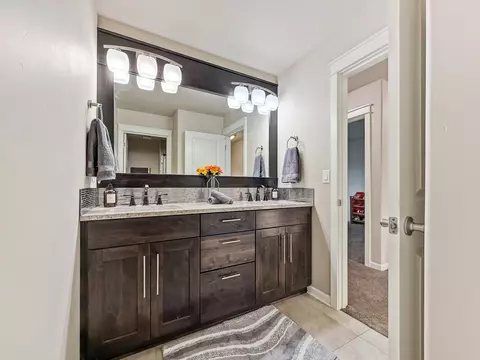 Bath - 61072 Manhae Loop, Bend, OR 97702 photo 5 of 6