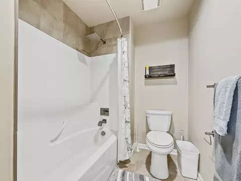 Bath - 61072 Manhae Loop, Bend, OR 97702 photo 6 of 6