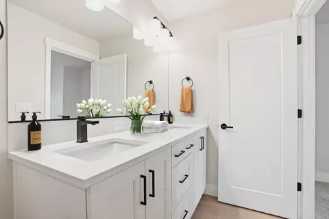 Bath - 3865 Eagle Rd, Bend, OR 97701 photo 1 of 2