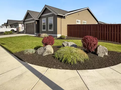 1056 NE Henry Dr, Prineville, OR 97754