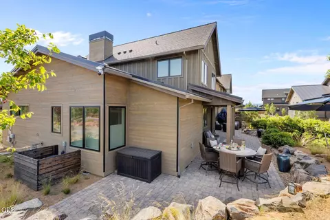 Exterior - 61311 Mcroberts Ln, Bend, OR 97702 photo 4 of 8