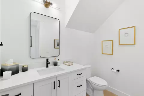 Bath - 61311 Mcroberts Ln, Bend, OR 97702 photo 1 of 5