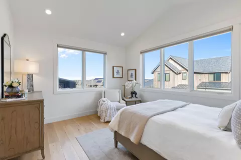 Bedroom - 61311 Mcroberts Ln, Bend, OR 97702 photo 5 of 5