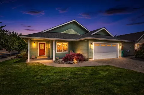 102 SW Pintail Ct, Grants Pass, OR 97527