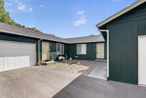 1232 W Harbeck Rd, Grants Pass, OR 97527
