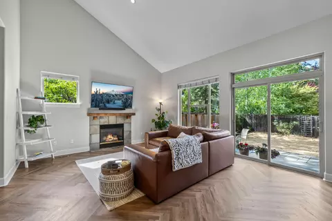 Living - 19824 Copernicus Ave, Bend, OR 97702 photo 1 of 1