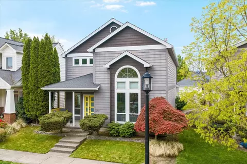 1019 Rustler Peak St, Central Point, OR 97502