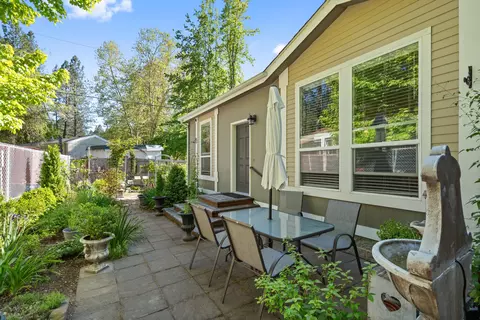594 Detrick Dr #SPACE 2, Grants Pass, OR 97527