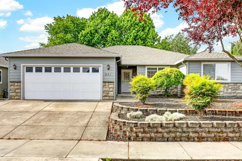 921 Birmingham St, Medford, OR 97501