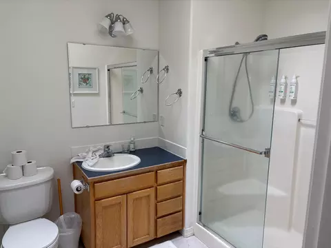 Bath - 476 Nutcracker Dr, Redmond, OR 97756 photo 1 of 3