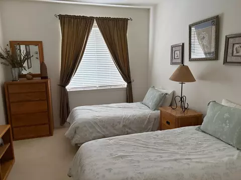 Bedroom - 476 Nutcracker Dr, Redmond, OR 97756 photo 3 of 3