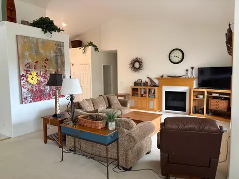 Living - 476 Nutcracker Dr, Redmond, OR 97756 photo 1 of 1