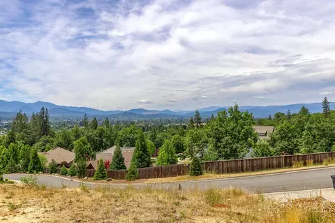166 NW Native Run Loop, Grants Pass, OR 97526 photo 3