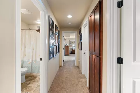 Entry Way - 944 Stonewater Dr, Eagle Point, OR 97524 photo 2 of 2