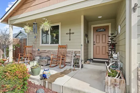 Exterior - 944 Stonewater Dr, Eagle Point, OR 97524 photo 12 of 12