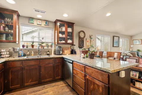 Kitchen - 944 Stonewater Dr, Eagle Point, OR 97524 photo 3 of 3