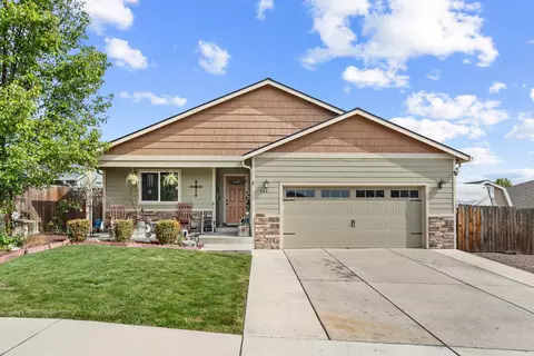 Exterior - 944 Stonewater Dr, Eagle Point, OR 97524 photo 11 of 12
