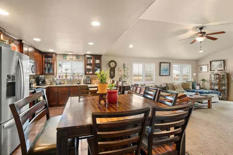 Dining - 944 Stonewater Dr, Eagle Point, OR 97524 photo 2 of 2