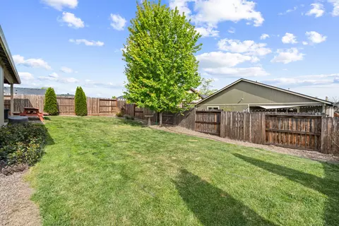 Exterior - 944 Stonewater Dr, Eagle Point, OR 97524 photo 3 of 12