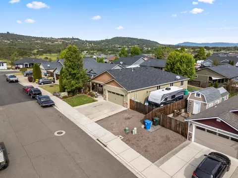 View/Area - 944 Stonewater Dr, Eagle Point, OR 97524 photo 15 of 15