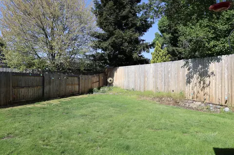 Exterior - 17 Blue Heron Ct, Eagle Point, OR 97524 photo 3 of 4