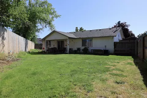 Exterior - 17 Blue Heron Ct, Eagle Point, OR 97524 photo 2 of 4