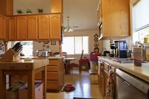 Kitchen - 17 Blue Heron Ct, Eagle Point, OR 97524 photo 2 of 2