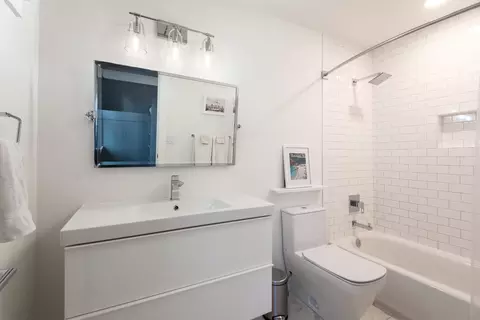 Bath - 1576 NW Mt Washington, Bend, OR 97703 photo 3 of 3