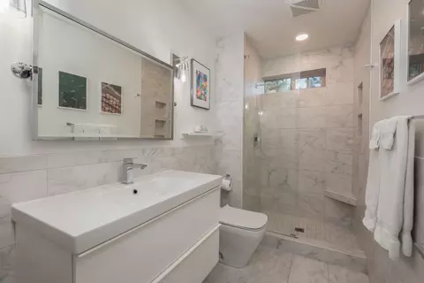 Bath - 1576 NW Mt Washington, Bend, OR 97703 photo 2 of 3