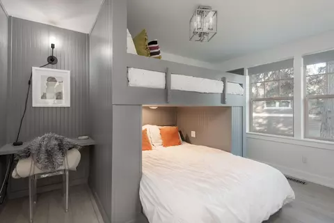 Bedroom - 1576 NW Mt Washington, Bend, OR 97703 photo 3 of 3