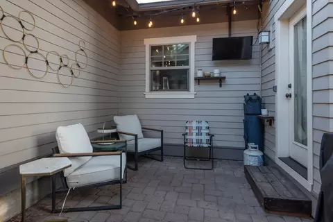 Exterior - 1576 NW Mt Washington, Bend, OR 97703 photo 6 of 9
