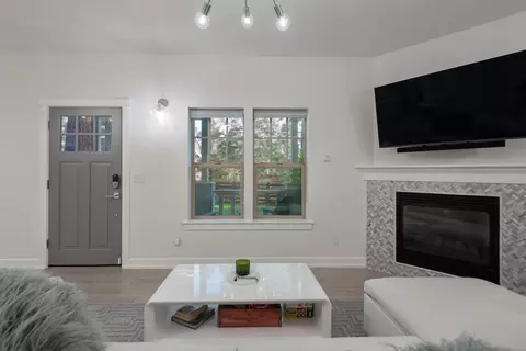Entry Way - 1576 NW Mt Washington, Bend, OR 97703 photo 1 of 1